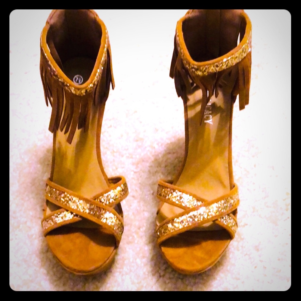 Delicacy tan wedges 7.5